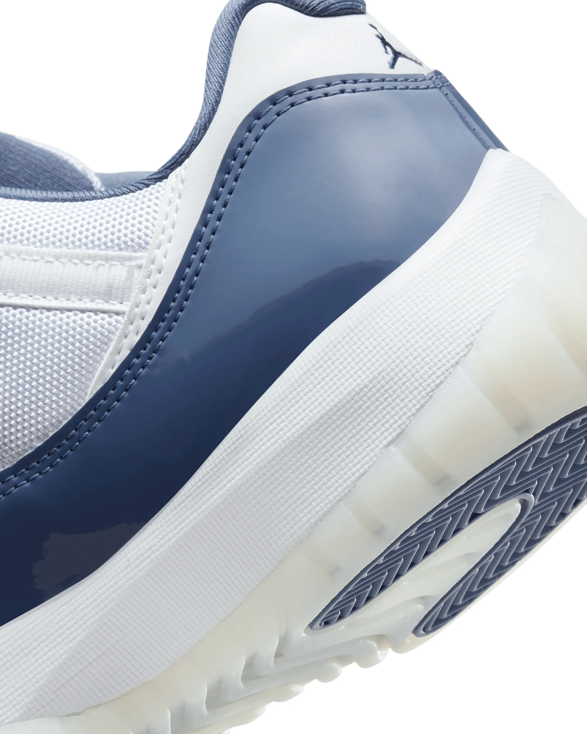 Air Jordan 11 Retro "Diffused Blue" - White / Navy / Blue / Grey