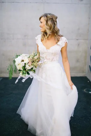 Romantic V-neck White Tulle Princess Wedding Dress Lace Bowknot